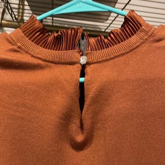 Sioni Layered Sweater - Picture 4 of 4